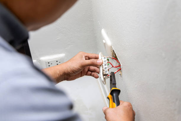 Best Emergency Electrical Repair  in East Meadow, NY
